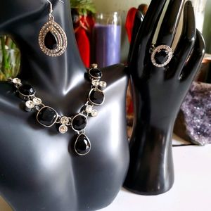 Black beauty set with ring